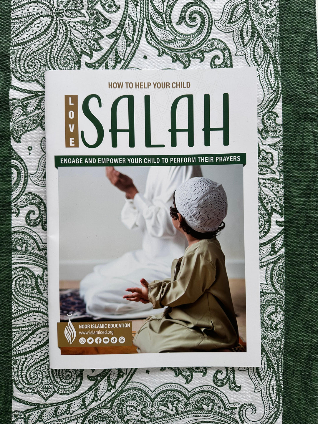 How to help your child perform Salah - FREE book by Noor Islamic Education